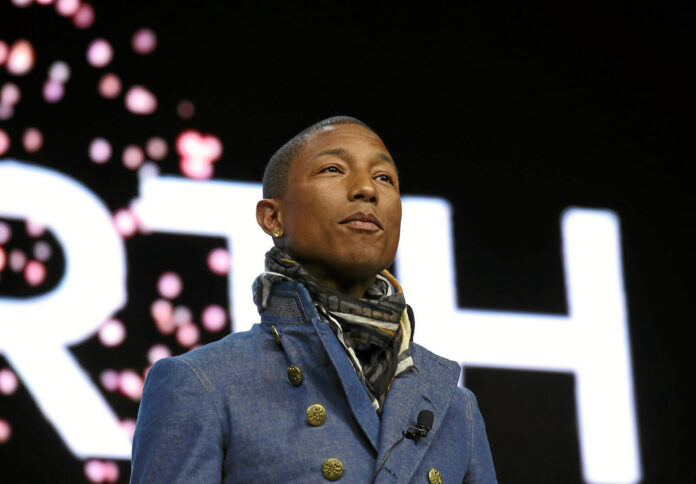 Louis Vuitton et Pharrell lancent la veste universitaire NFT